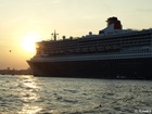 Queen Mary II sunset - 7304...; Profile: Rowald; 